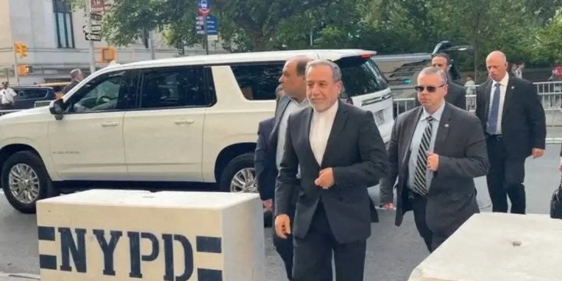 عراقجي يلتقي ويتكوف في نيويورك ويبلغه شروط طهران لإعادة فتح هرمز