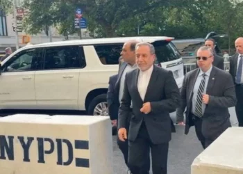 عراقجي يلتقي ويتكوف في نيويورك ويبلغه شروط طهران لإعادة فتح هرمز