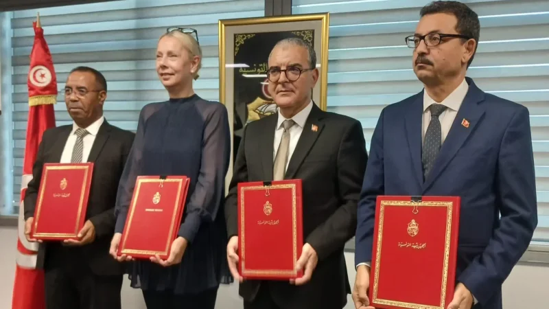 وزير الإقتصاد يوقع على اتفاقيتي ضمان تمويل مع البنك الإفريقي للتنمية