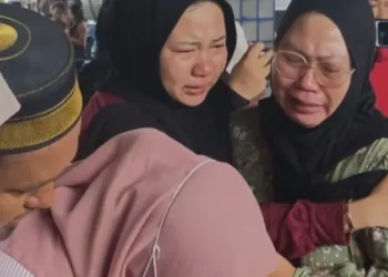 اندونيسيا: غرق عبّارة يودي بحياة 6 أشخاص والبحث عن 130 آخرين ما يزالون مفقودين