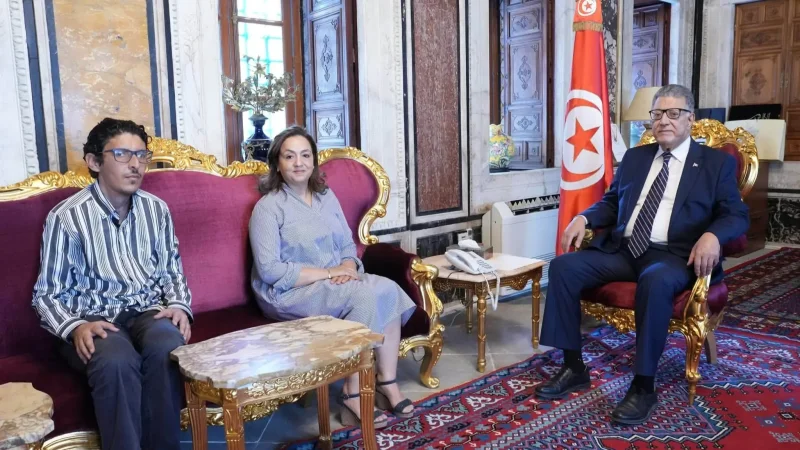 رئيس البرلمان يتعهد بإحالة ملف الدكاترة المعطلين إلى اللجنة المعنية