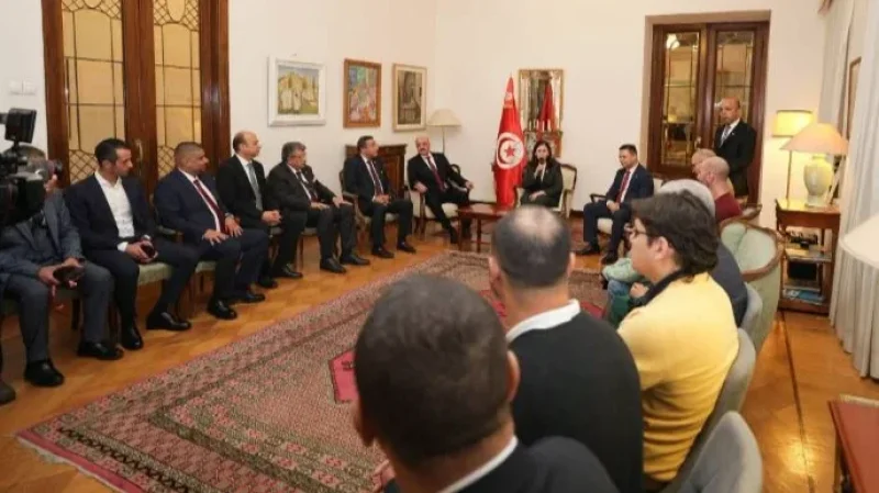رئيسة الحكومة تلتقي أفراد الجالية التونسية بروسيا