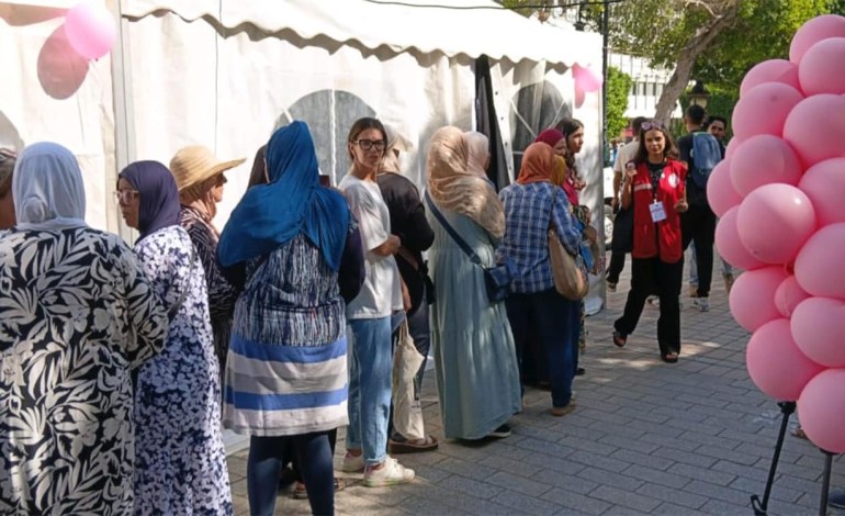278 امرأة تنتفع بقافلة صحية مجانية لتقصّي سرطان الثدي ببوفيشة