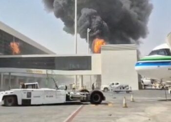 بعد إستهدافه.. مطار الرياض سيظل مغلقا هذا الأسبوع مع إلغاء شركات طيران رحلاتها