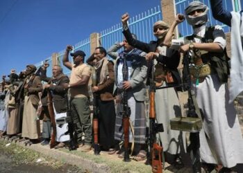 الحوثيون يعلنون استهداف 3 مواقع سعودية بالباليستي والمسيرات