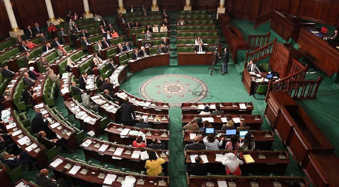 Un huissier notaire à l’Assemblée des Représentants du Peuple