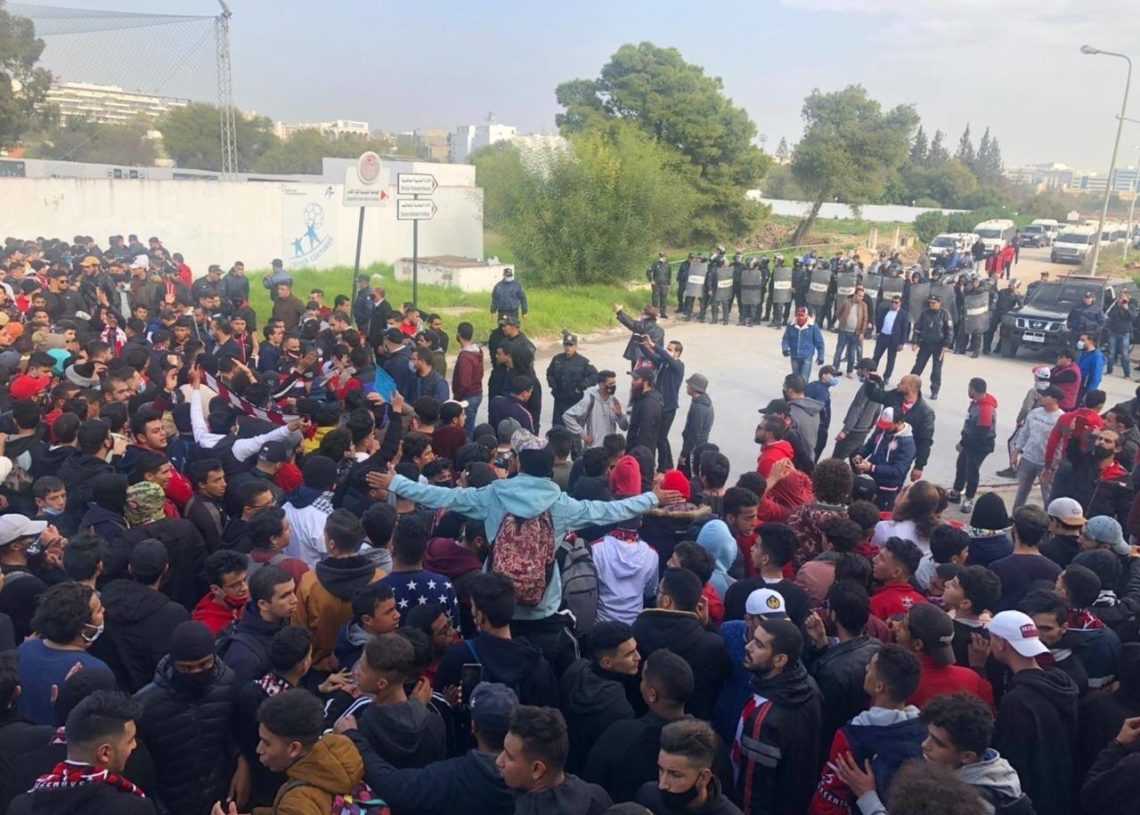 Gaz lacrymogène contre le public du CA  contestataire de son comité et de la FTF