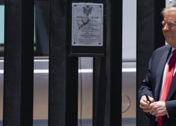 Donald Trump face à son mur et des… inquiétudes