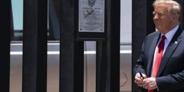 Donald Trump face à son mur et des… inquiétudes