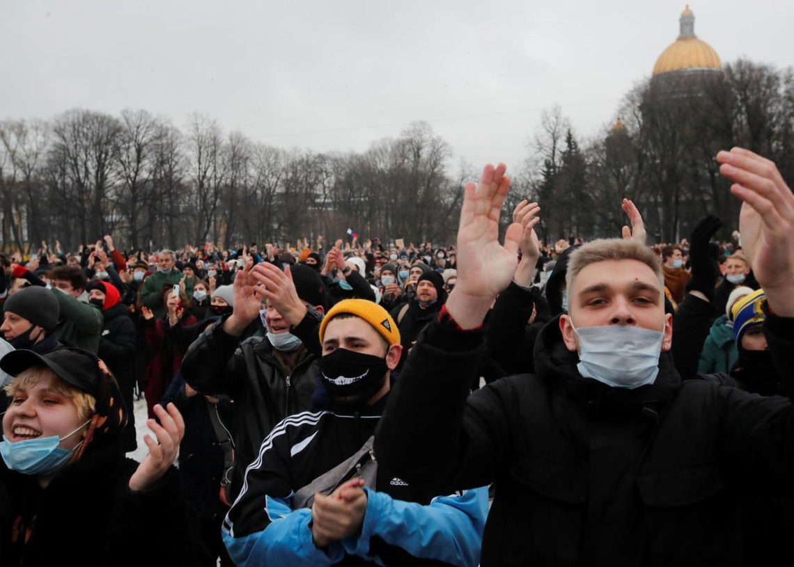 Des milliers de manifestants contre Poutine et pour Navalny