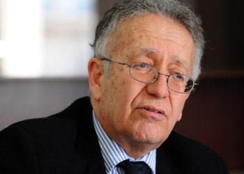 Avec le dialogue national