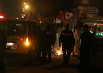L&rsquo;armée déployée à Bizerte pour protéger les établissements; les manifestations nocturnes se poursuivent