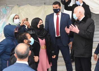 Le Président Saied se déplace au sit-in des docteurs, grévistes de la faim, au ministère de l&rsquo;Enseignement supérieur
