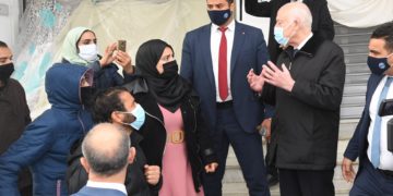 Le Président Saied se déplace au sit-in des docteurs, grévistes de la faim, au ministère de l&rsquo;Enseignement supérieur