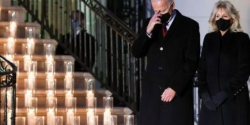 Etats-Unis: 500 000 morts du covid et de l’espoir