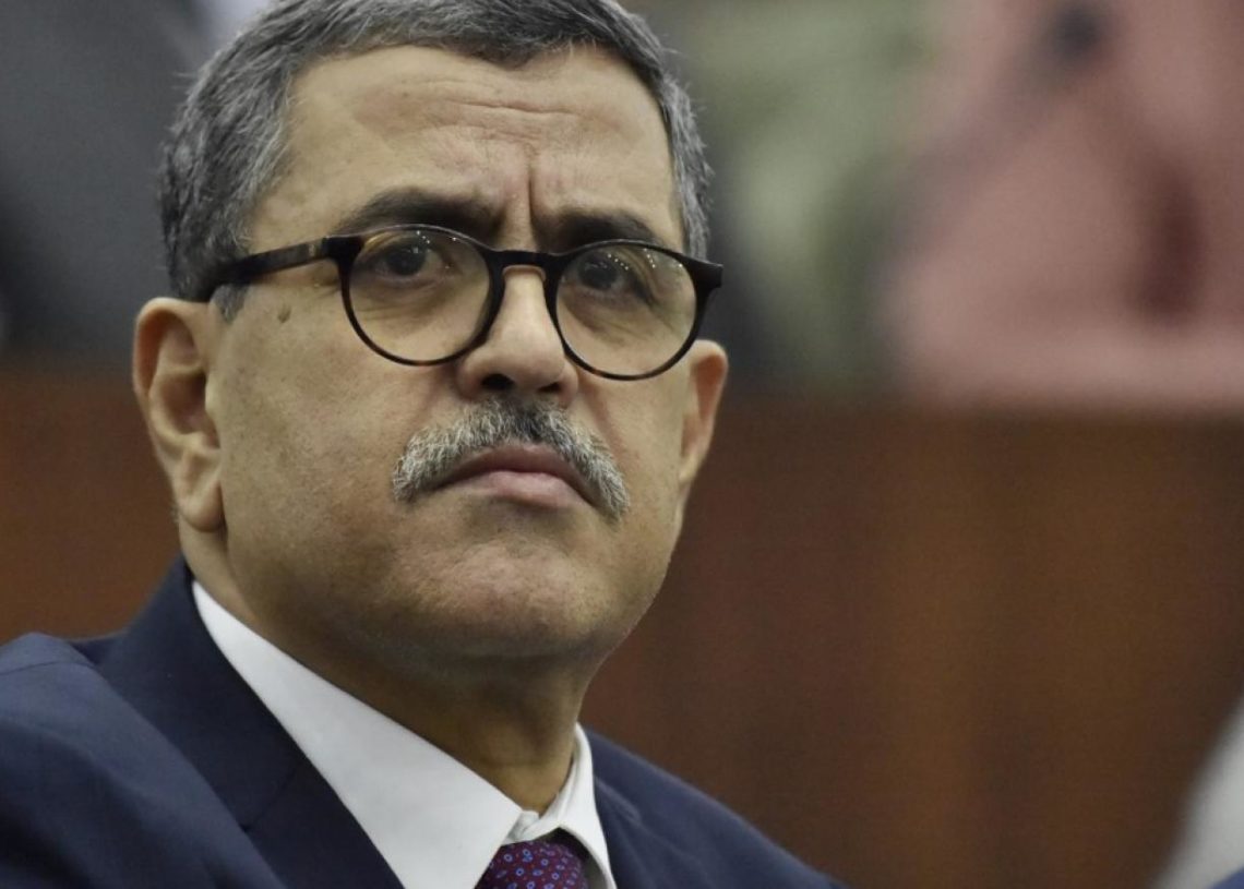 Algérie: Djerad reste