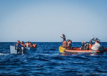 L&rsquo;armée de Mer sauve 25 rescapés d&rsquo;un bateau, 100 km au Nord de Lampedusa
