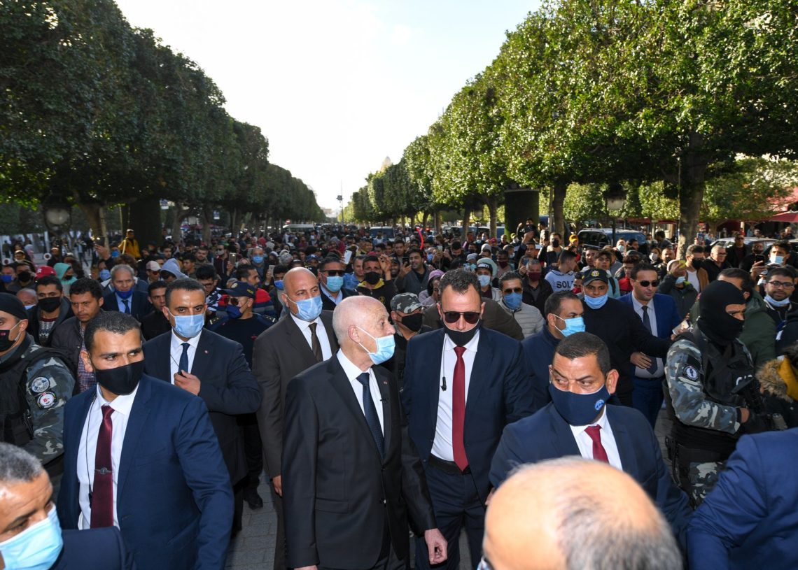 Le Président Kais Saied descend à l’Avenue Bourguiba à Tunis
