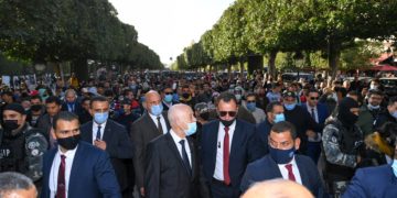 Le Président Kais Saied descend à l&rsquo;Avenue Bourguiba à Tunis