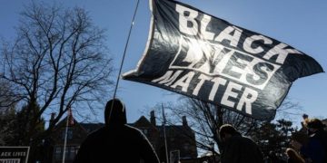 Le procès du policier Derek Chauvin commence à Minneapolis