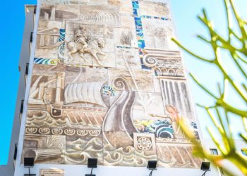 Une fresque qui illumine Place Barcelone