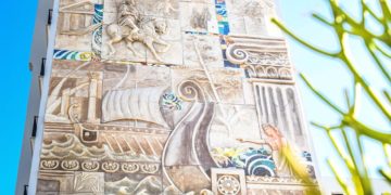 Une fresque qui illumine Place Barcelone