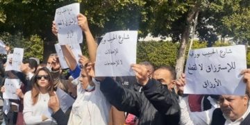 Protestations des cafetiers de l&rsquo;avenue Bourguiba contre les manifestants
