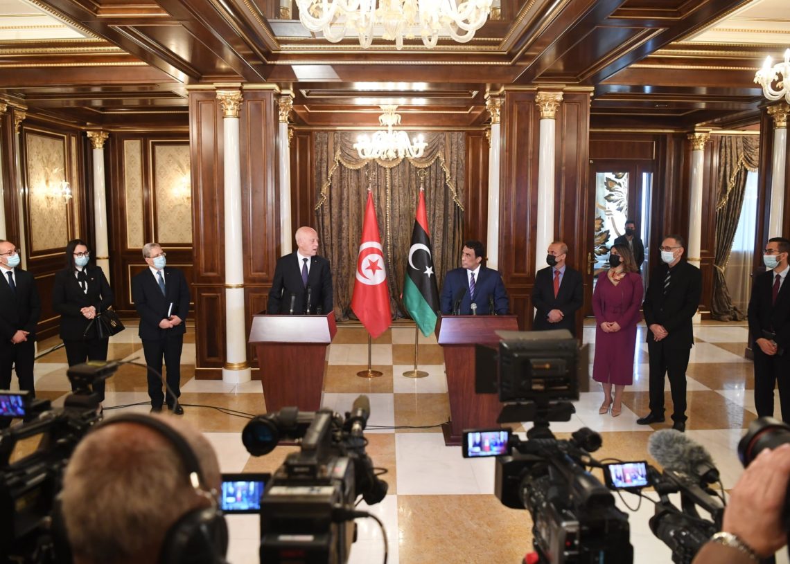 Kaïs Saïed essaie de replacer la Tunisie en Libye; 1ère visite de Chef d’Etat étranger