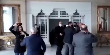 Un député d&rsquo;Ennahdha violente une députée du PDL et lui casse son téléphone