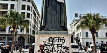 La statue d&rsquo;Ibn Khaldoun souillée