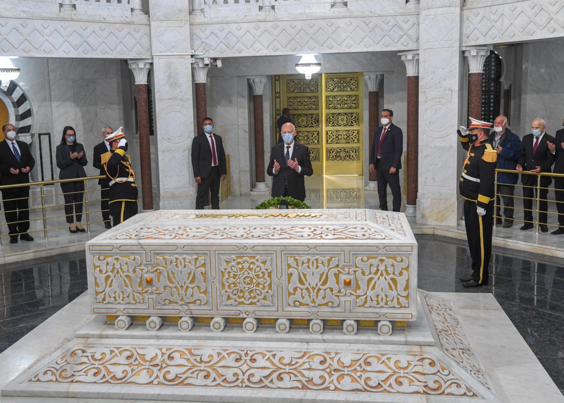 Le Président Kais Saïed commémore le décès du leader Habib Bourguiba