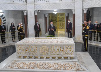 Le Président Kais Saïed commémore le décès du leader Habib Bourguiba