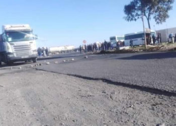 Fermeture de la route menant à la zone industrielle de Sekhira