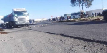 Fermeture de la route menant à la zone industrielle de Sekhira