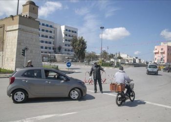 Suspension des cours aux écoles et lycées du 18 au 30 Avril; travail par groupes dans le public et le privé.