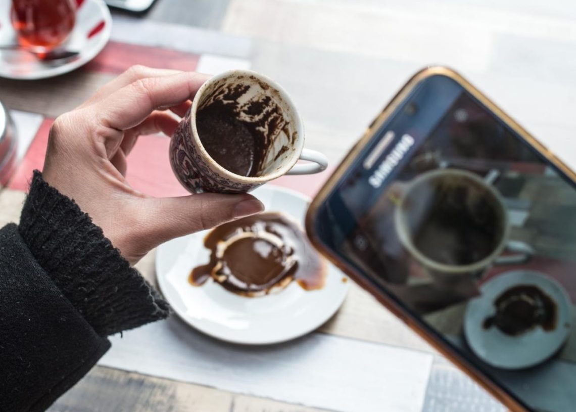 MARC DE CAFÉ OU MARK ZUCKERBERG?