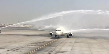 Jets d’eau à l’accueil de la reprise des vols de Tunisair à Tripoli