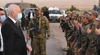 Le Président Saïed rompt le jeûne à la zone militaire fermée du Mont Chaâmbi