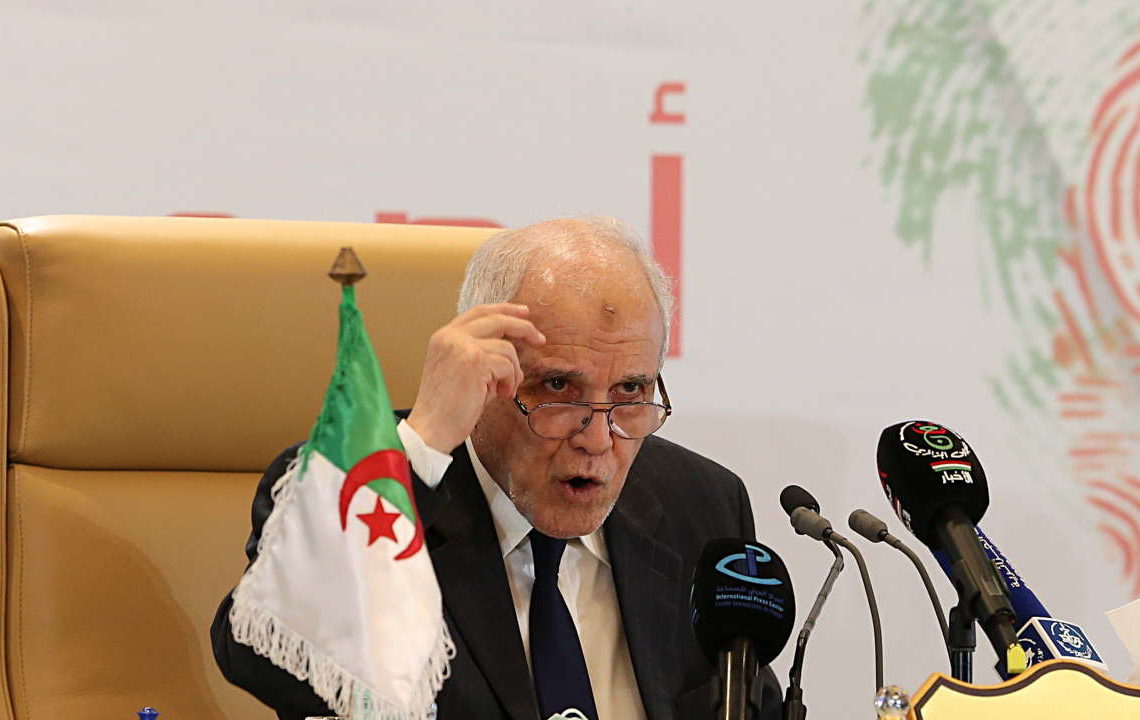 Le FLN gagne les législatives