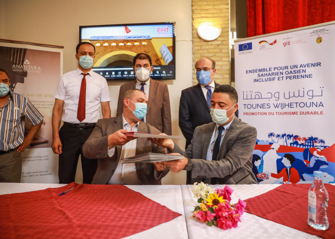 Tozeur: Signature d’un accord entre l’Agence de Formation dans les Métiers du Tourisme et le secteur hôtelier