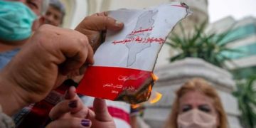 Autodafé de la Constitution : le Parquet ouvre une enquête