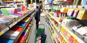 Les fournitures scolaires au prix de revient dans les grandes surfaces