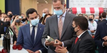 Huile d&rsquo;olive: Le roi Felipe d’Espagne au stand tunisien du Salon Expoliva
