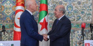 Tunisie: le Président algérien annonce une visite officielle