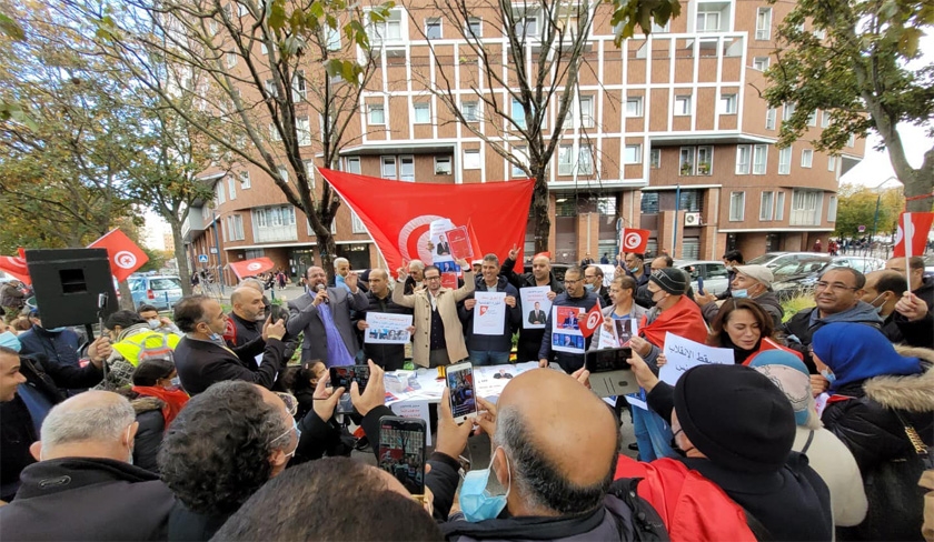 Ile-de-France: manifestation anti-Kais Saied devant le Consulat de Tunisie à Pantin