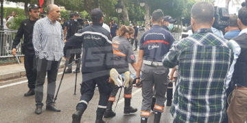 L&rsquo;équipe de Télévision nationale agressée par un groupe de manifestants
