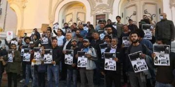 Manifestation de soutien envers les habitants de Agareb devant le Théâtre municipal
