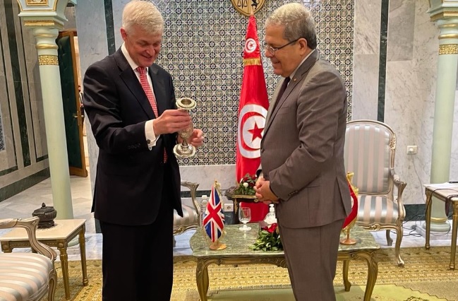 Othman Jerandi reçoit l’ambassadeur de Grande-Bretagne en Tunisie