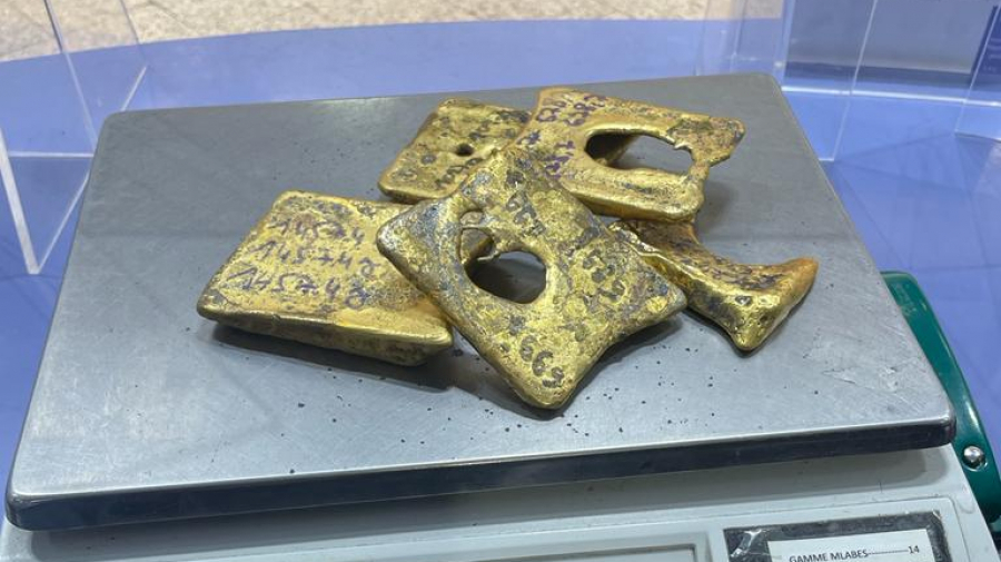 Saisie de 4,5 kilos d’or et de 73 mille euros à l’aeroport Tunis-Carthage