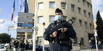 Cannes: un policier  attaqué à l&rsquo;arme blanche